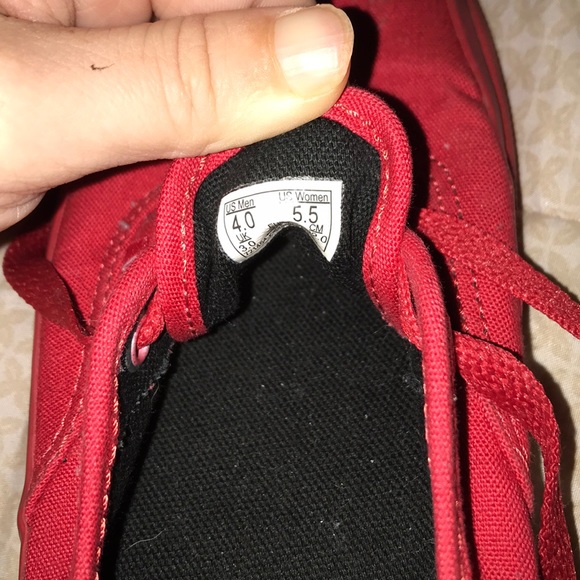 Red vans - Picture 2 of 2